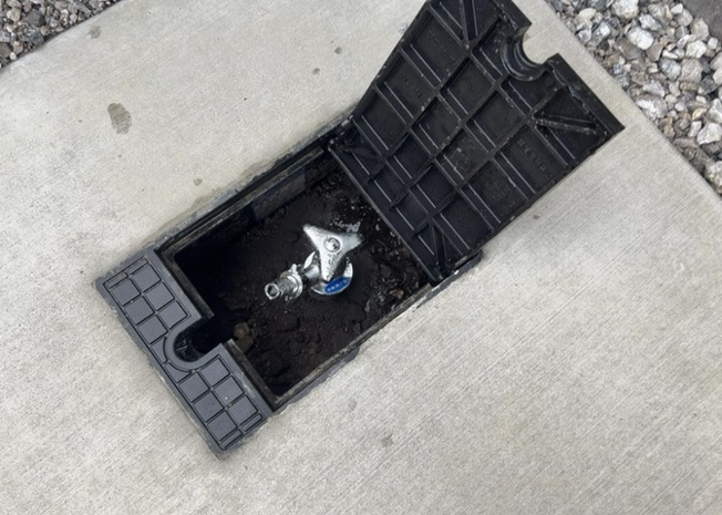 【設備】 | 敷地内には、散水栓や立水栓があります。水道水を直接利用できるため、水を運ぶ手間を省くことが出来ます。大量の水を必要とする洗車作業や清掃などに役立ちます。その他設備とあわせて、現地でご確認ください。