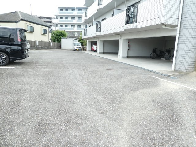 第一寿楽アビタシオンの駐車場