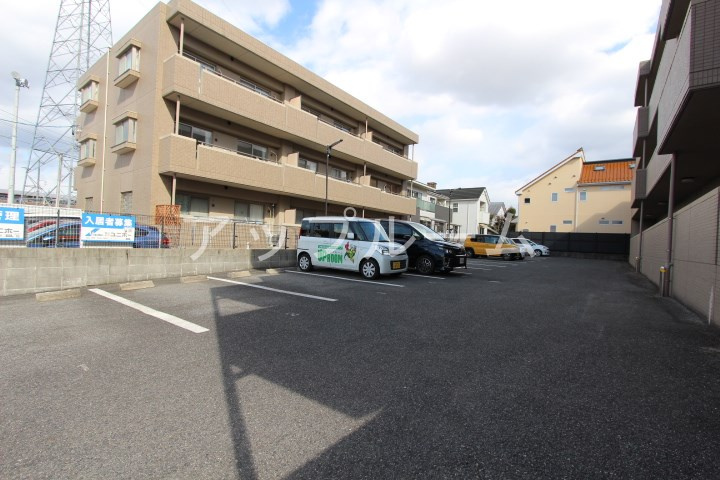 名古屋市守山区桔梗平１丁目の賃貸マンションの駐車場