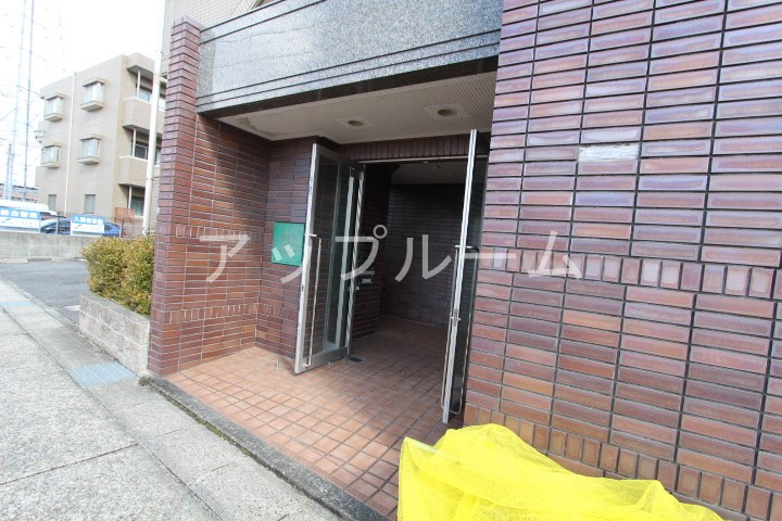 名古屋市守山区桔梗平１丁目の賃貸マンションのエントランス