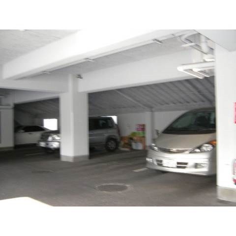 トウカイハイツの駐車場