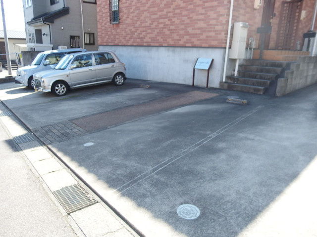 Lugar・duの駐車場