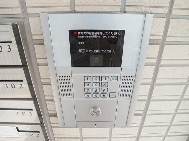 アネックス北神戸のエントランス|ＴＶモニターフォン連動オートロックが有り、さらに安心