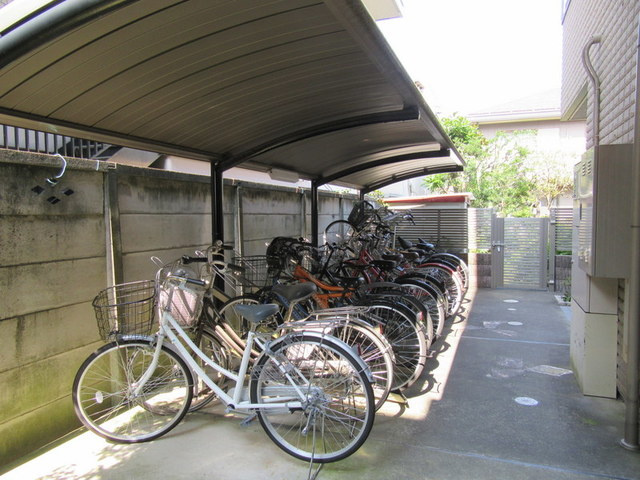 アークボヌールのその他共用部分|★オートロック内にある屋根付き駐輪場★