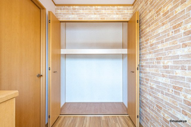 フレックスタウン小柴見の玄関