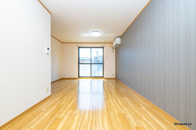 フレックスタウン小柴見の居間・リビング