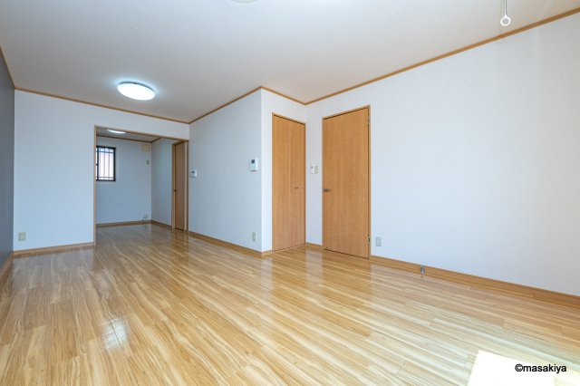 フレックスタウン小柴見の居間・リビング