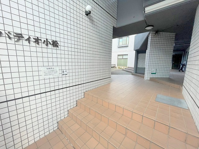 パティオ小松のエントランス