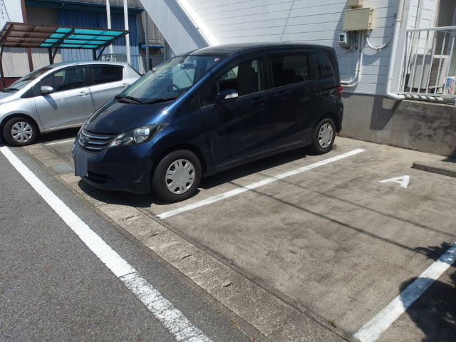 プリティオカモトの駐車場