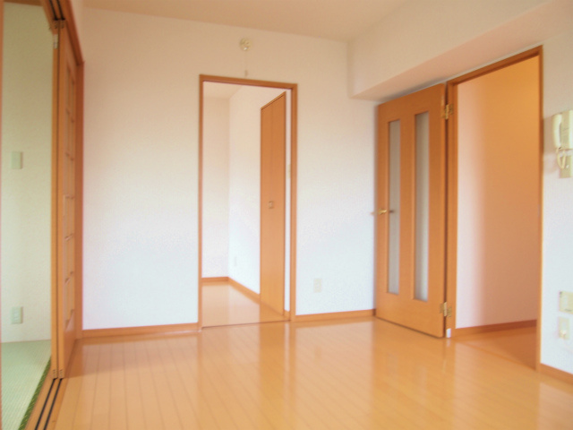 北野ガーデンコート【キャッシュバック対象物件】の洋室|個人の部屋や寝室として使える洋室です