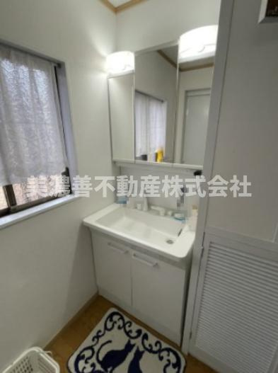 ６５７５４　瑞穂市牛牧中古戸建ての独立洗面台