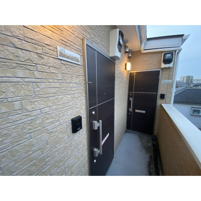 ストラーダ生麦の玄関