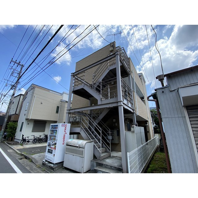 ストラーダ生麦の外観