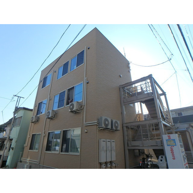 ストラーダ生麦の外観