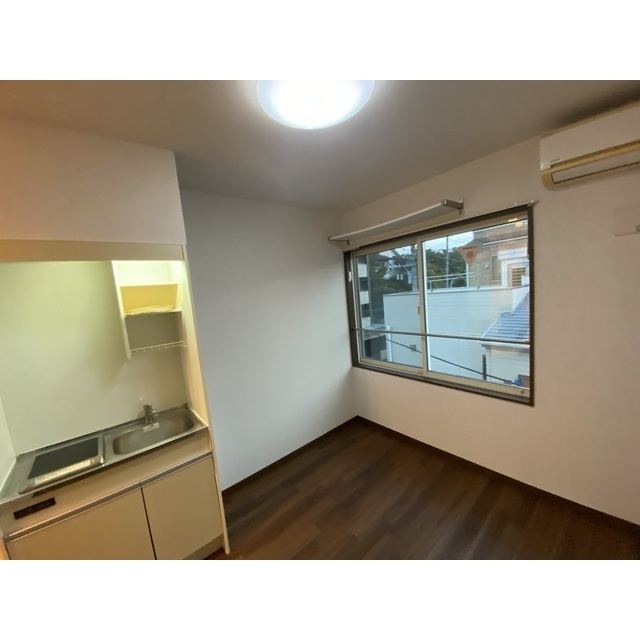 ストラーダ生麦の居間・リビング