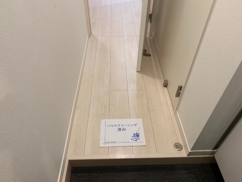 横浜市神奈川区大口仲町のアパートのエントランス