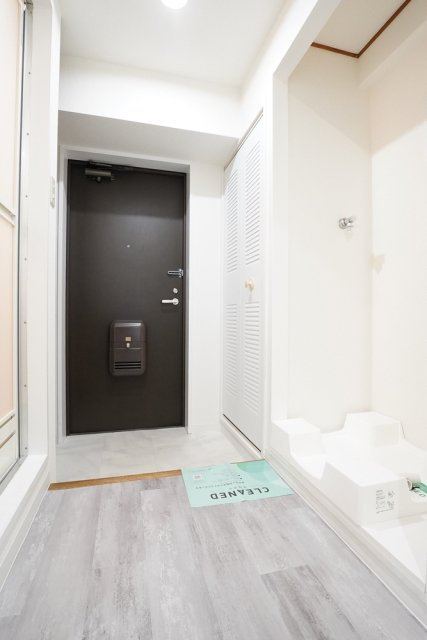 横浜平沼ダイカンプラザ三号館の玄関