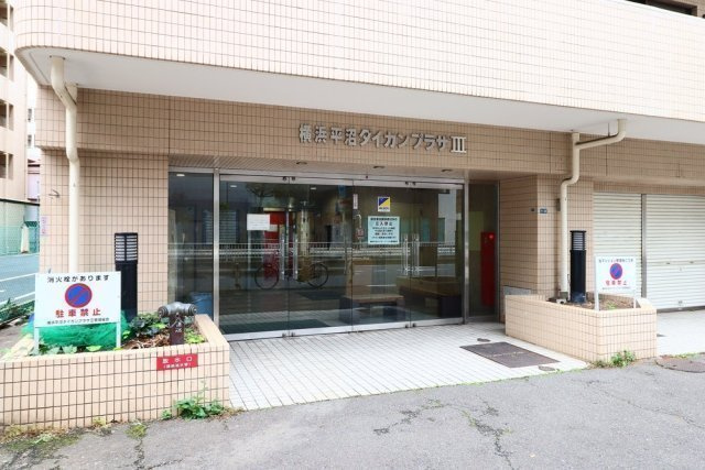 横浜平沼ダイカンプラザ三号館のエントランス