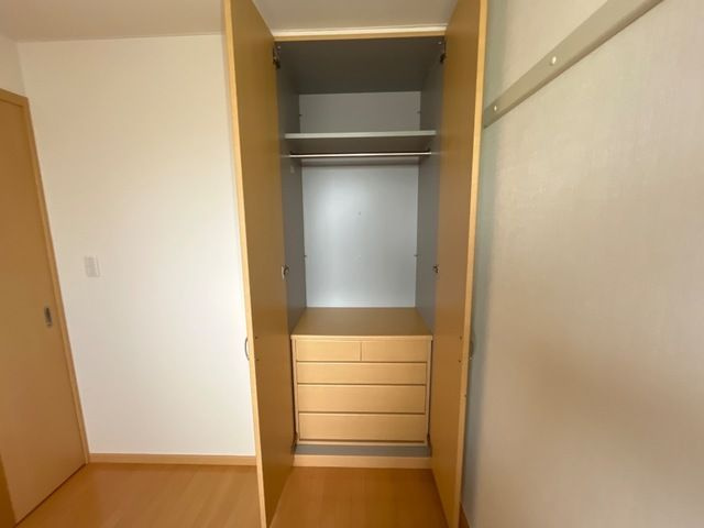 プラスペリティの洋室