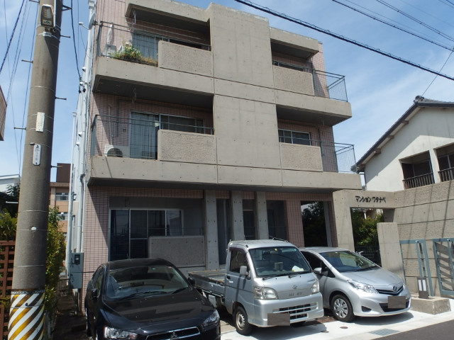マンション渡辺の外観