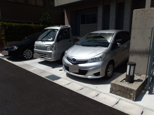 マンション渡辺の駐車場