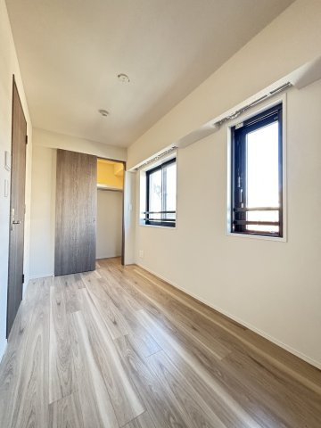 クレヴィア新宿中落合WESTの洋室