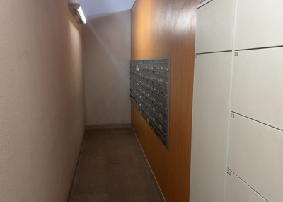 【設備】 | ドラゴンマンション多摩学園都市伍番館Ａ | エントランス付近に設置されている集合ポストは、住んでいる部屋と離れているため、ポストをあさるなど誰かに何かされていても被害に気づきにくいです。入居する時には他人に特定されにくい番号で鍵をかけましょう！