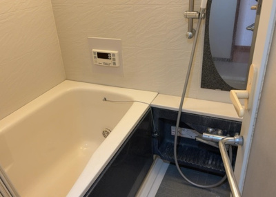 【浴室】 | ドラゴンマンション多摩学園都市伍番館Ａ | 入浴時の快適さも大事なことですが、綺麗な状態を維持できなければ気持ちよく入浴できません。毎日の掃除が楽という点は大事なポイントになります！カビが生えにくく掃除がしやすい、壁や浴槽を選ぶといいでしょう。