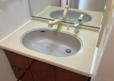 【独立洗面台】 | ドラゴンマンション多摩学園都市伍番館Ａ | 洗面化粧台では顔を洗ったり、身だしなみを整えることが本来の使い方ですが、用途によっては洗面化粧台に求められる機能が違ってくるため、ご自身や家族のライフスタイルに合ったものを選ぶことをおすすめ致します。