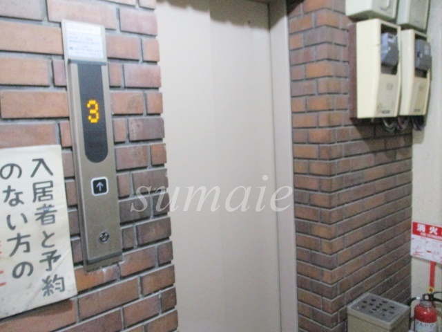 コスモプラザＨＩＮＯのその他共用部分|エレベーターです。