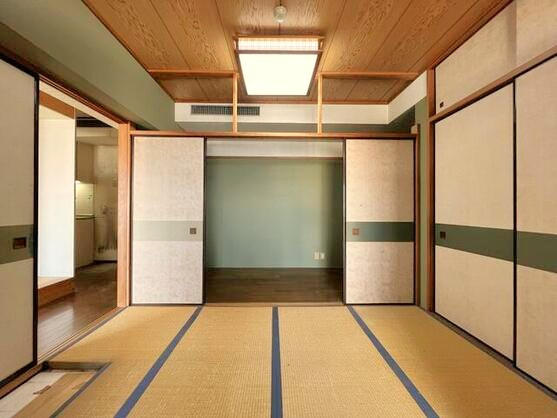 伊東シーサイドセンチュリー21の和室|リビングダイニングの隣の和室