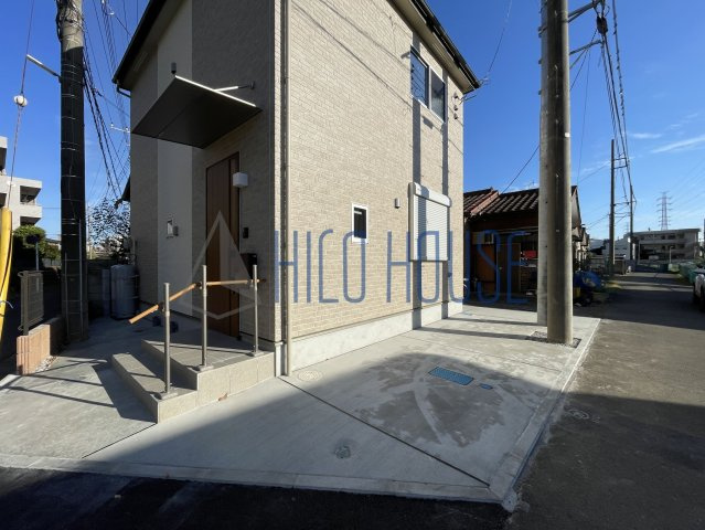 リーヴァ セレナの駐車場