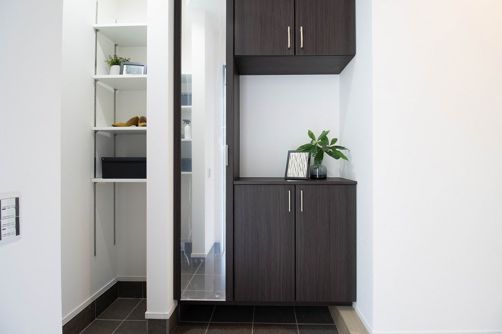 広島市佐伯区五日市町大字昭和台　新築一戸建ての玄関