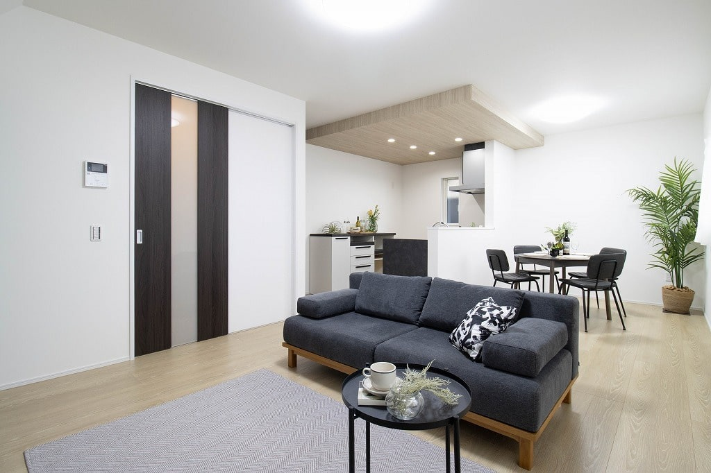 広島市佐伯区五日市町大字昭和台　新築一戸建ての居間・リビング