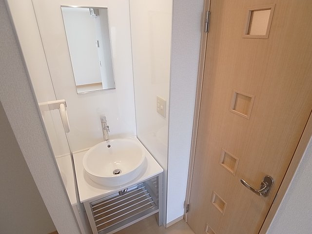 ヒルサイドレジデンスの洗面所|シャワー付きの独立洗面・脱衣所