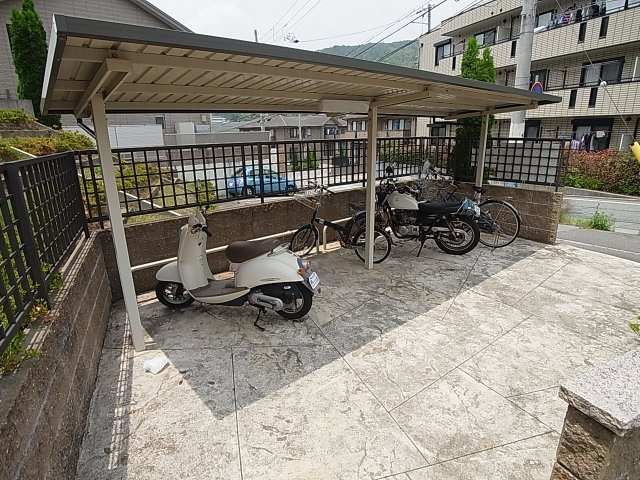 ヒルサイドレジデンスのその他共用部分|バイク置き場も完備