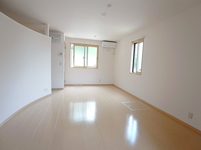 ヒルサイドレジデンスの居間・リビング|お洒落なデザインのリビングスペース