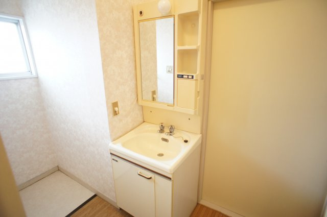 コータス牛久の独立洗面台|ドア付き洗面所