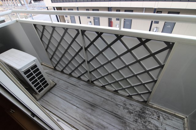 神戸市西区玉津町出合のハイツのバルコニー