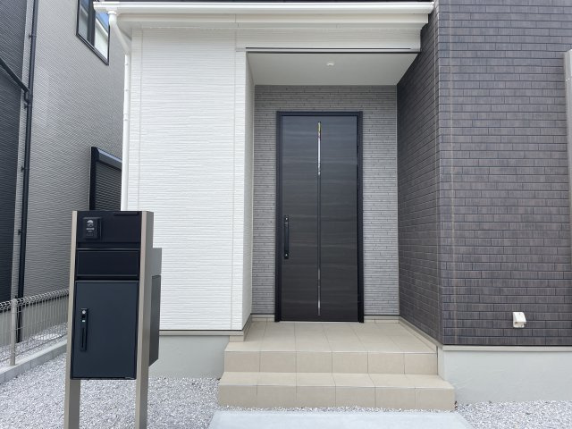 【玄関】 | 熊谷市石原　　新築戸建　　全６区画　4号棟