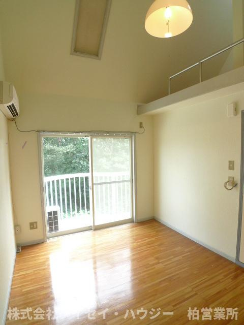 柏セブンコーポの居間・リビング