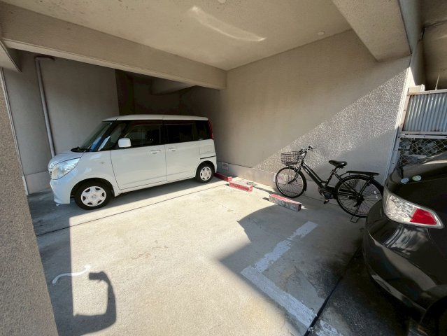 モダンアパートメント神戸宝塚Ⅱの駐車場