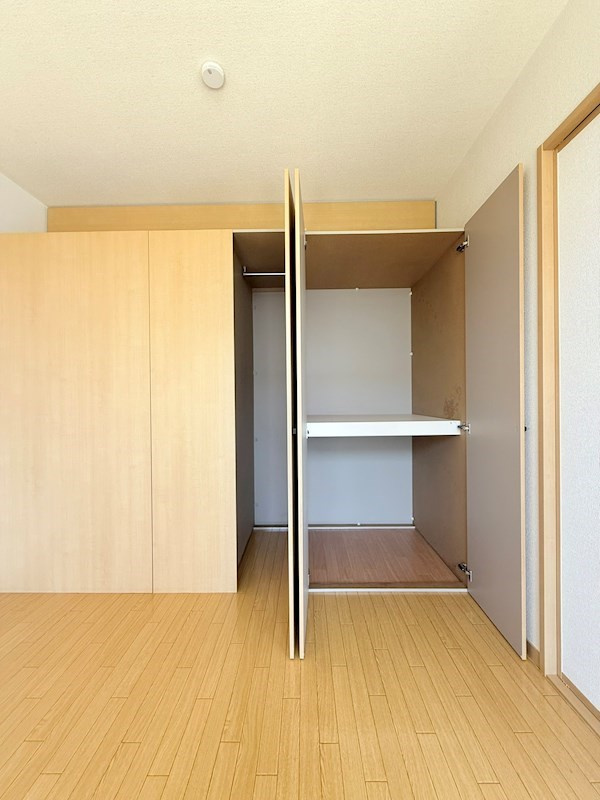 パインパレス　E