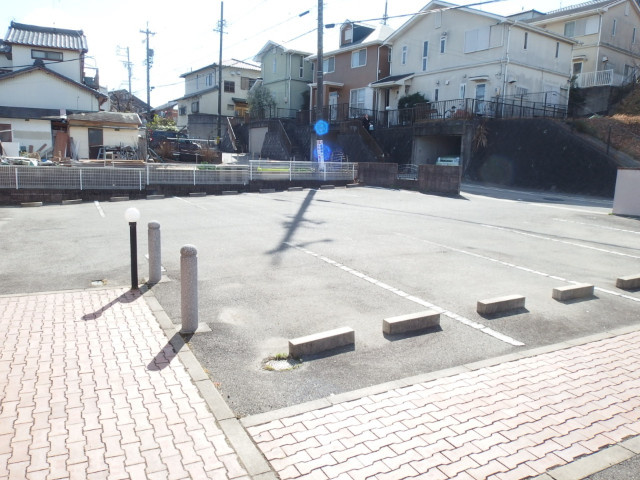 グランドコート弐番館の駐車場