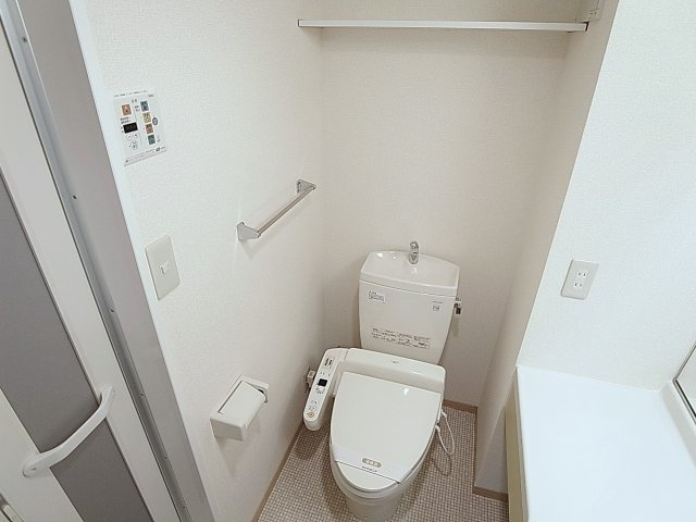 ラーゼンヴィラ2のトイレ|温水洗浄便座付きのトイレ