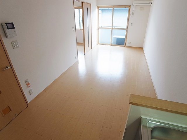 ラーゼンヴィラ2の居間・リビング|リビングスペース日当たり良好