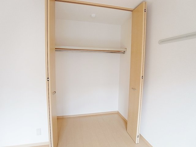 ラーゼンヴィラ2の収納|クローゼットも奥行御座います