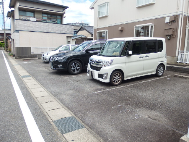 シエモア２１の駐車場