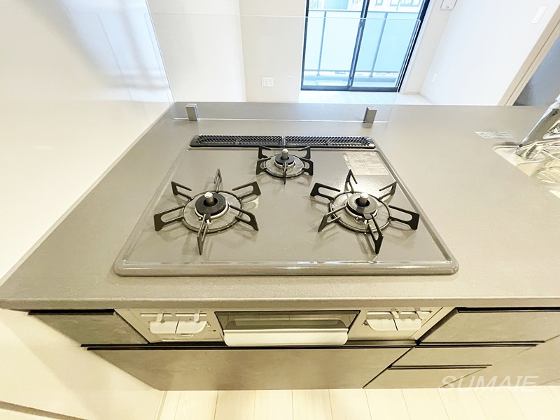 Alivis十条のキッチン|3口コンロです