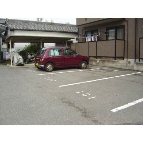 フォワイエＮ棟の駐車場